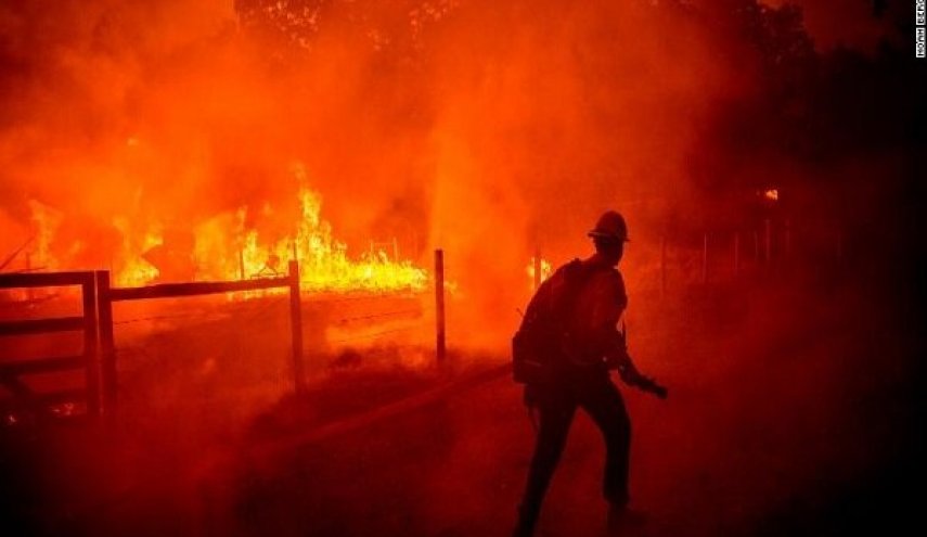 آتش‌سوزی گسترده در کالیفرنیا/ فرماندار اعلام وضعیت اضطراری کرد