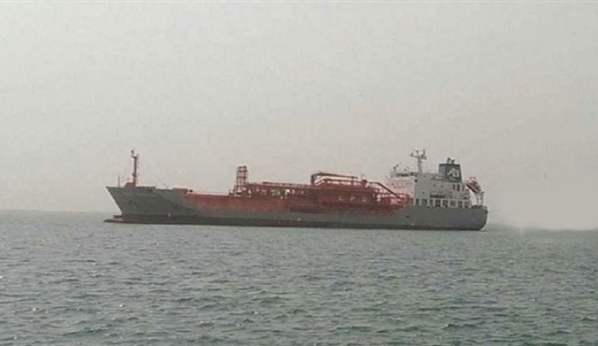 النفط الیمنیة: تحالف العدوان يحتجز سفينتي ديزل ومازوت