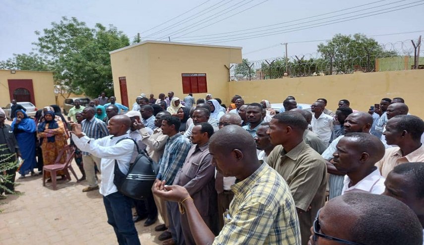 اضراب شامل وشلل تام في المؤسسات الحكومية غرب دارفور

