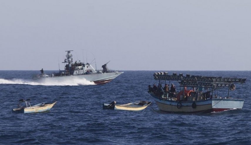 زوارق الاحتلال تطلق النار تجاه مراكب الصيادين شمال مدينة غزة