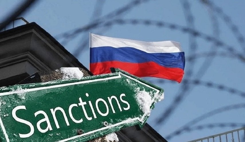  صحيفة بريطانية تحذر من نتائج عكسية على الغرب إثر عقوباته ضد روسيا 
