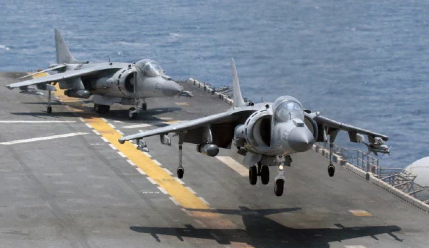 وسائل إعلام: 8 مقاتلات أمريكية أقلعت من قاعدة في اليابان لمرافقة طائرة بيلوسي  