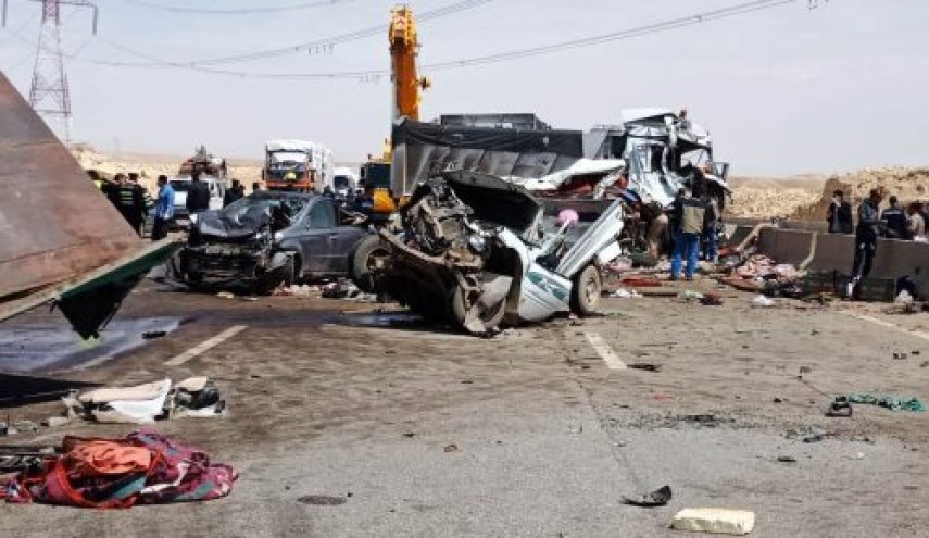 مصرع 17 شخصا بحادث سير مروّع في مصر