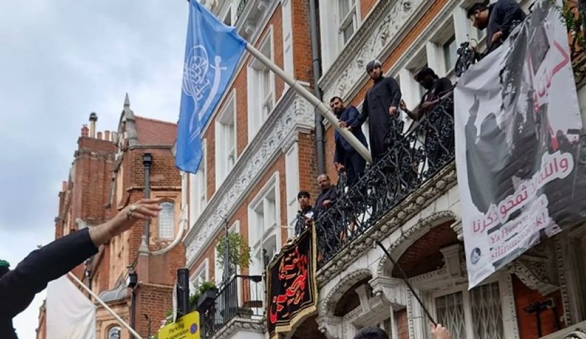 پایین کشیدن پرچم جمهوری آذربایجان از سفارت این کشور در لندن + فیلم و عکس
