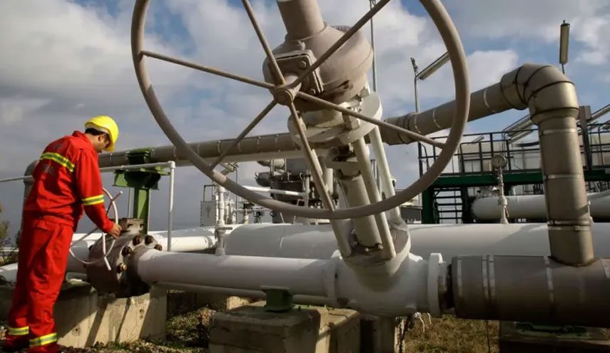 أوكرانيا توقف عبور النفط الروسي إلى المجر والتشيك وسلوفاكيا
