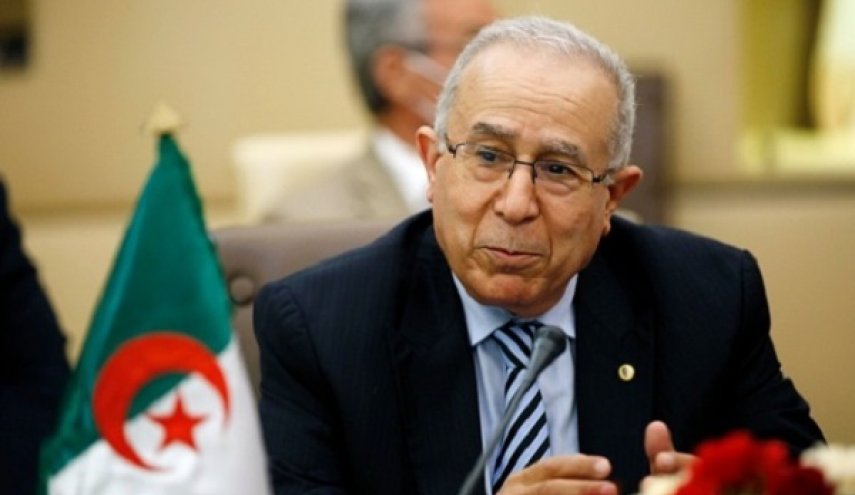 لعمامرة يحل بالعاصمة الأذربيجانية ممثلا للرئيس الجزائري