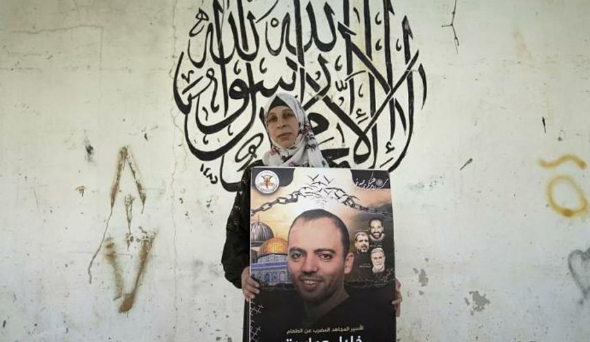 همسر اسیر فلسطینی: شرایط جسمانی عواوده وخیم است/ وزن او به کمتر از 35 کیلوگرم رسیده است