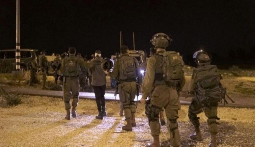 اعتقالات بعد مداهمات واسعة لمنازل المواطنين في القدس ورام الله