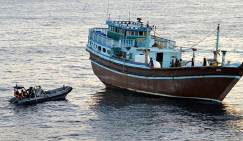 الحرس الثوري يحتجز سفينة تهرب الوقود بالخليج الفارسي