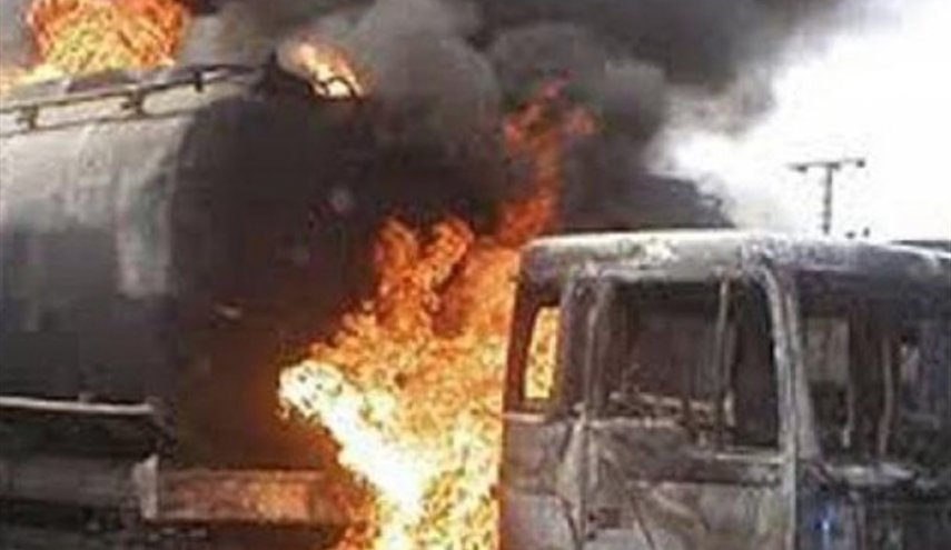 تصادف تانکر نفت و اتوبوس مسافربری در مرکز پاکستان دست‌کم 20 کشته بر جای گذاشت