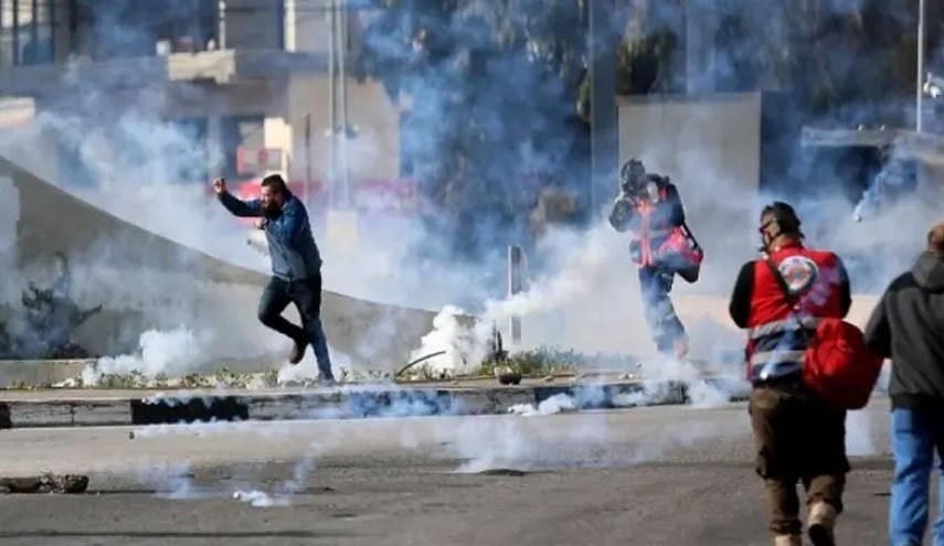 عشرات الإصابات خلال مواجهات متفرقة مع الاحتلال في الضفة
