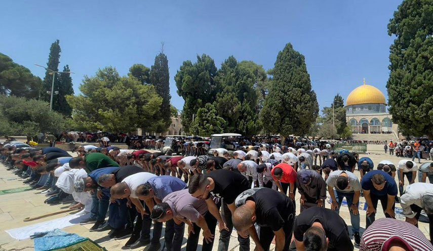 نماز جمعه ده ها هزار فلسطینی در مسجد الاقصی
