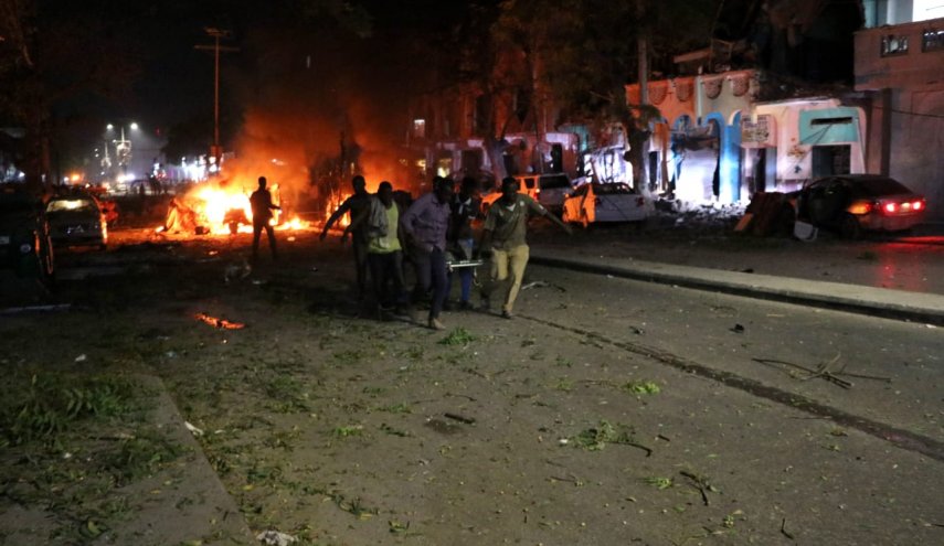 انفجارات ومواجهات مسلحة وسط العاصمة مقديشو