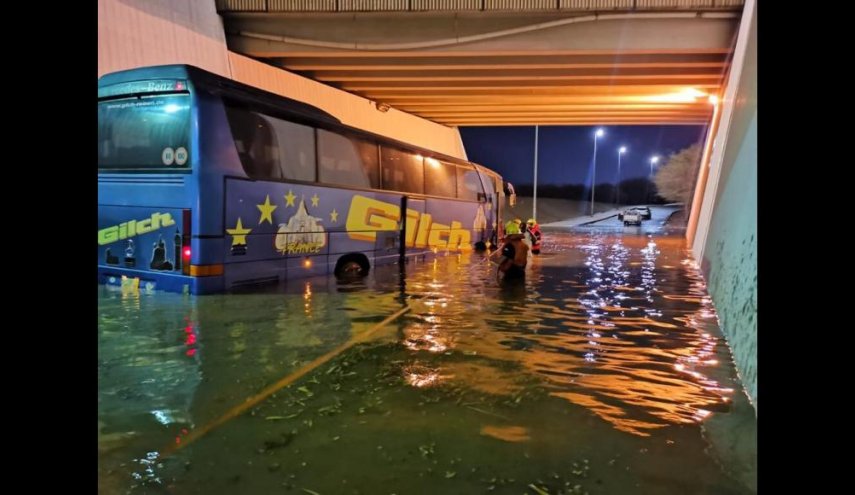 بالصور.. فيضانات وأمطار غزيرة تضرب المدينة المنورة