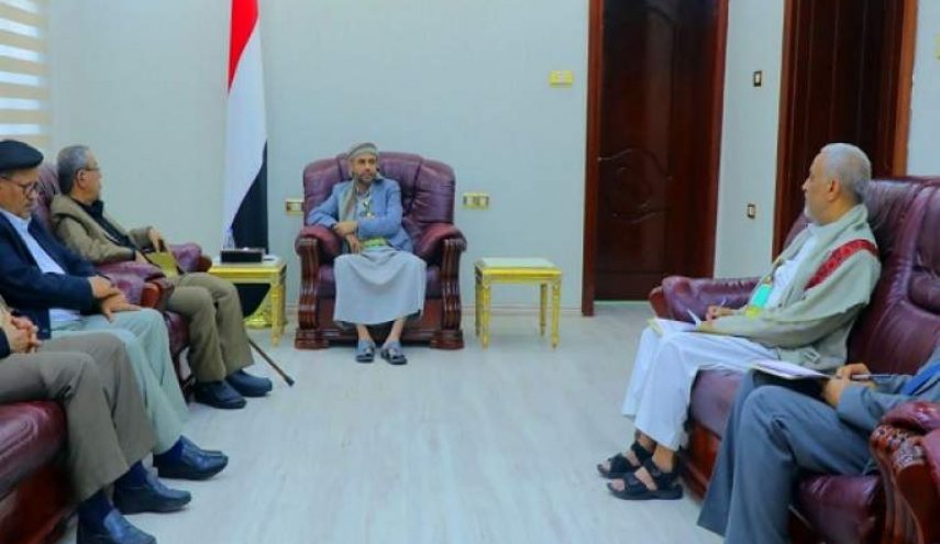 صنعاء: عائدات اليمن من النفط وحدها تكفي لصرف مرتبات موظفي الدولة