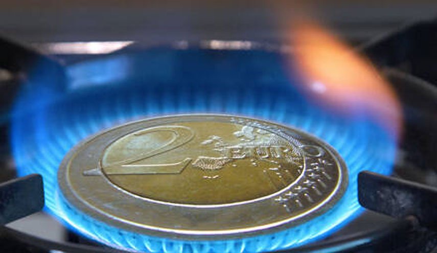 أسعار الغاز في أوروبا فوق عتبة 3200 دولار للمرة الأولى منذ آذار/مارس