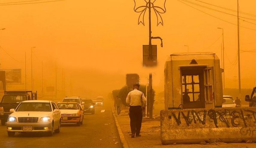 عاصفة ترابية تضرب العاصمة العراقية بغداد