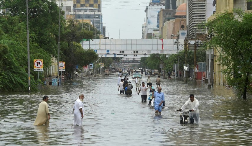 السلطات الباكستانية: حصيلة ضحايا الفيضانات تجاوزت 1200 قتيل