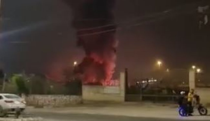 آتش سوزی در مجتمع کارخانه ای رژیم صهیونیستی در کرانه باختری+ویدیو