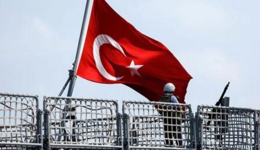 سفينة حربية تركية ترسو في ميناء حيفا