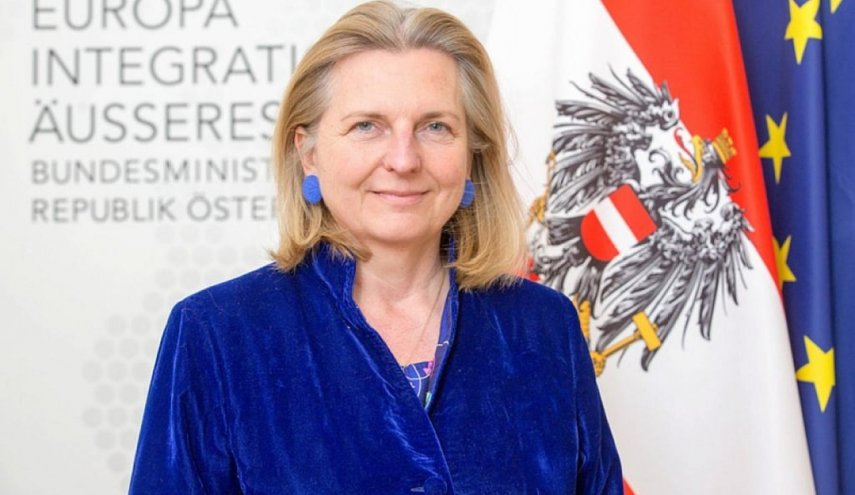لماذا وزيرة خارجية النمسا السابقة اختارت العيش في لبنان؟