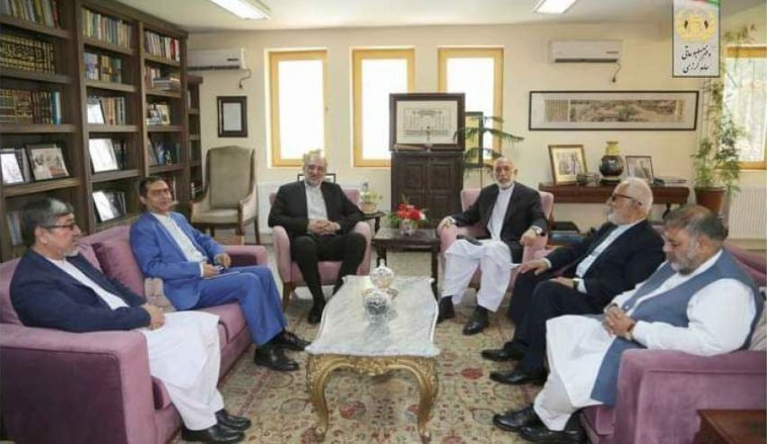 السفير الإيراني لدى كابول يلتقي حامد كرزاي
