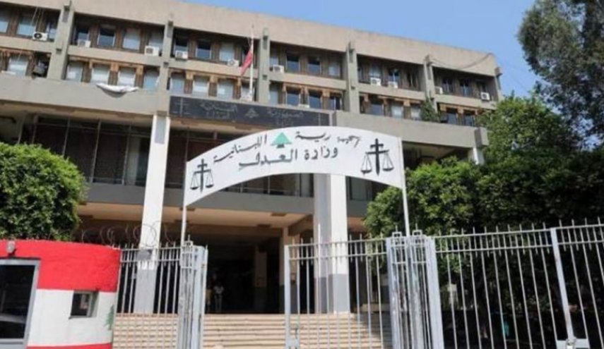 ذوي ضحايا انفجار مرفأ بيروت يقتحمون وزارة العدل 