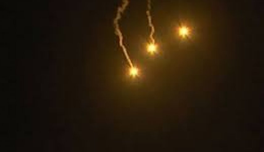 مراسل العالم: الطيران الأميركي يلقي قنابل ضوئية على دير الزور