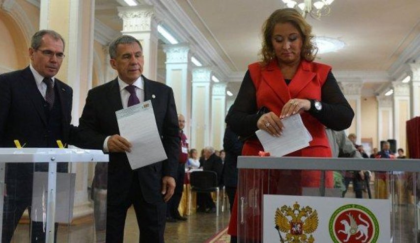 الروس يدلون بأصواتهم في اليوم الأخير من الانتخابات الإقليمية
