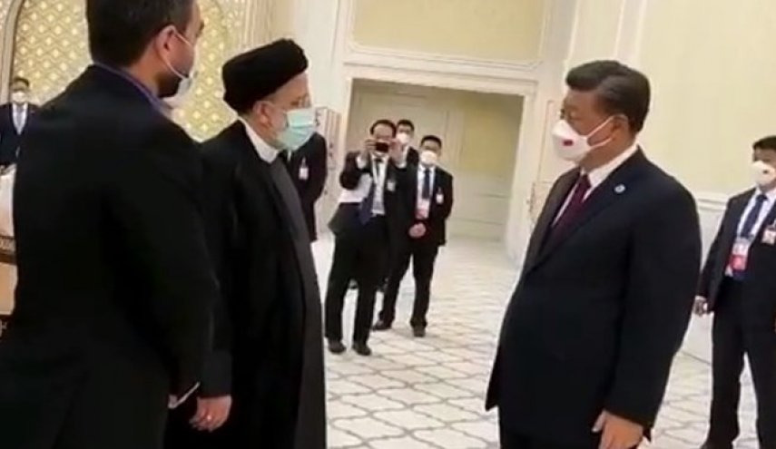 الرئيس الإيراني يجتمع مع نظيره الصيني لبحث قضايا مهمة
