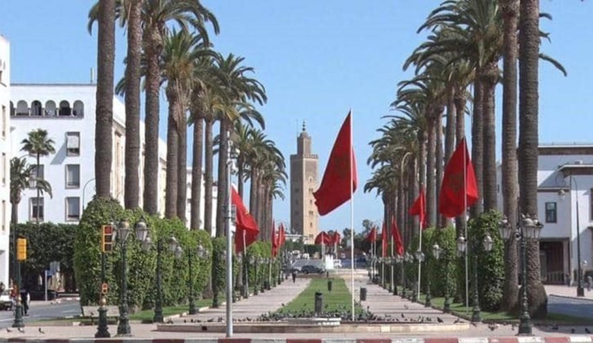 'هآرتس': اقتصاد المغرب يغرق ومحمد السادس يفضل أضواء باريس الساطعة