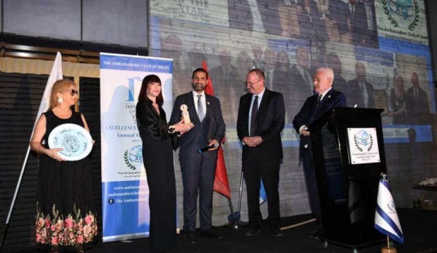 كيان الاحتلال يمنح سفير البحرين جائزة 'الدبلوماسي المتميز'