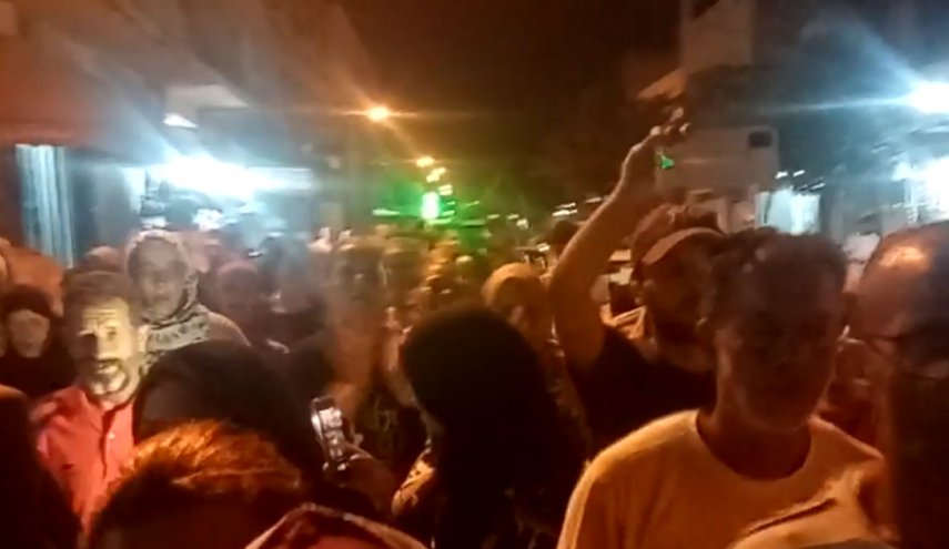 مسيرة ليلية في تونس احتجاجاً على البطالة