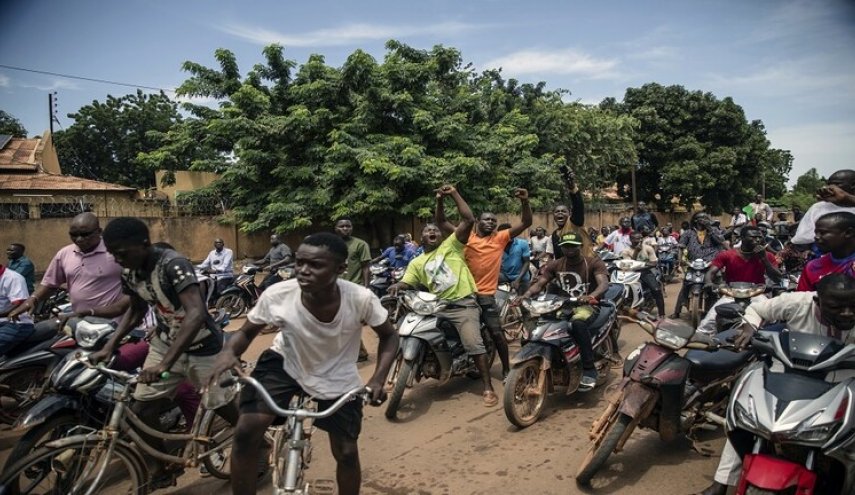 جيش بوركينا فاسو يطيح بقائده من حكم البلاد في انقلاب داخلي

