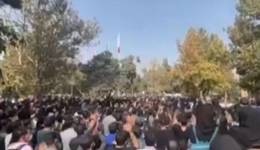 مظاهرات طلابية سلمية في عدد من الجامعات الايرانية 