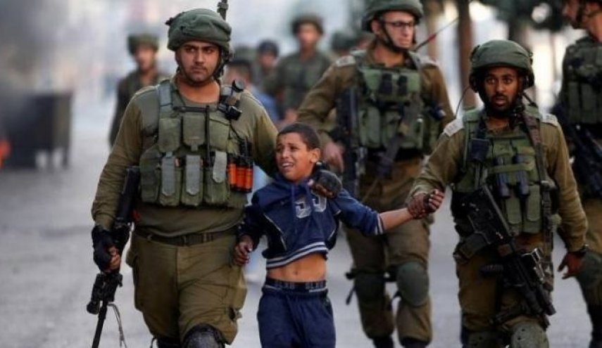 الاحتلال يعتقل أطفالا من القدس دون معرفة الأسباب!
