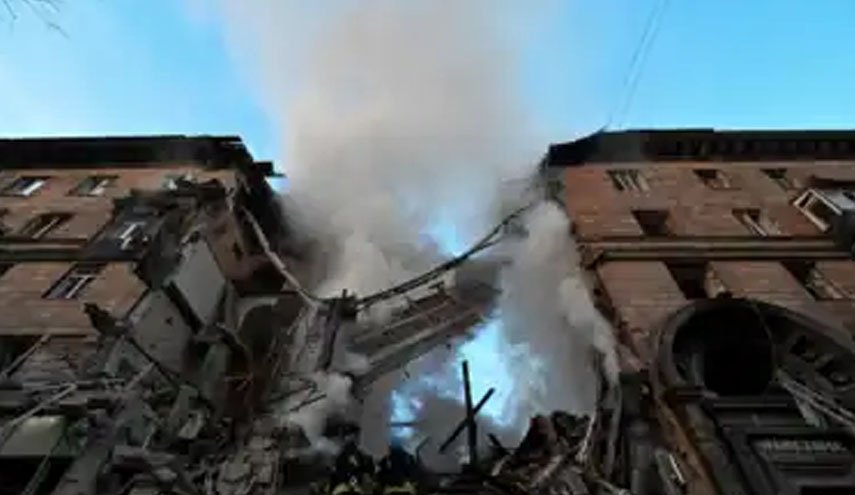 حمله موشکی به مرکز شهر جدا شده زاپروژیا اوکراین؛ یک مجتمع مسکونی ویران شد