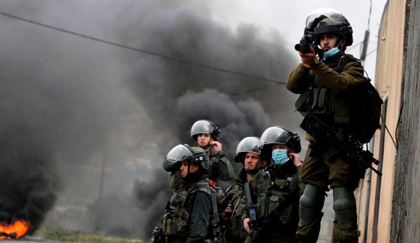 اندلاع مواجهات عنيفة بين الشبان الفلسطينيين مع الاحتلال في القدس