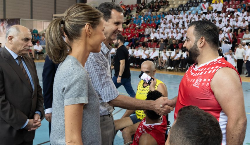 الرئيس السوري والسيدة أسماء الأسد يحضران مباراة بكرة السلة