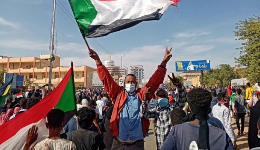 اشتباكات بين الشرطة السودانية ومتظاهرين يطالبون بسقوط حكم العسكر