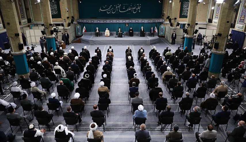 قائد الثورة الاسلامية يستقبل المشاركين في مؤتمر الوحدة الاسلامية