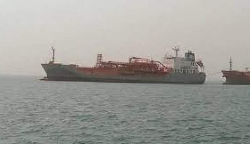 اليمن: تحالف العدوان يحتجز سفينتي وقود جديدتين
