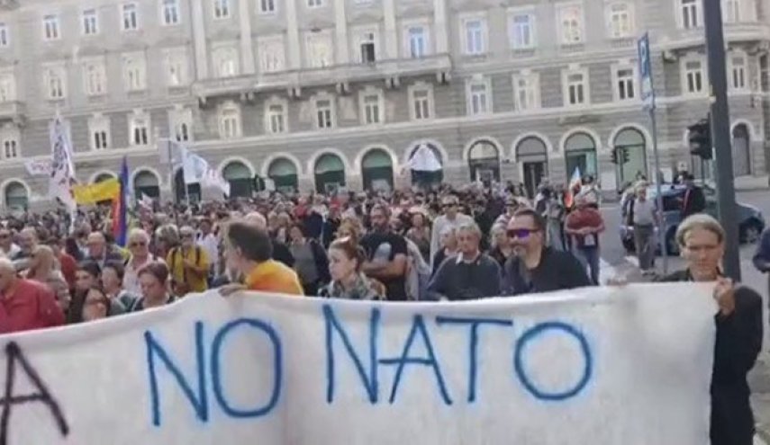 تظاهرات در ایتالیا علیه ناتو و افزایش هزینه‌های زندگی + فیلم
