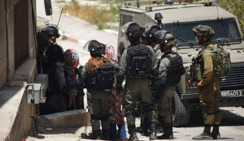 حملة اعتقالات واسعة في مناطق متفرقة من الضفة الغربية والقدس
