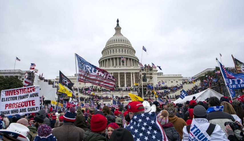 نظرسنجی جدید: بسیاری از آمریکایی‌ها همچنان درباره وضعیت دموکراسی در ایالات متحده بدبین هستند