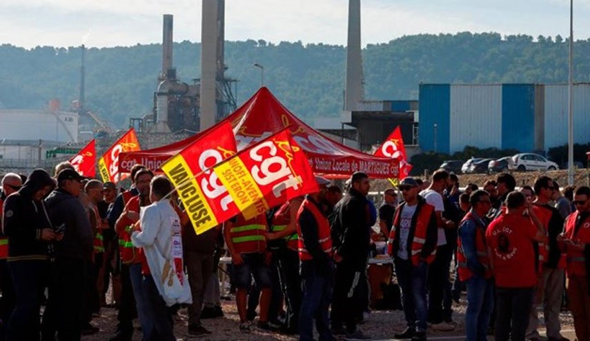 توسل دوباره دولت فرانسه به زور برای پایان دادن به اعتصاب کارکنان توتال