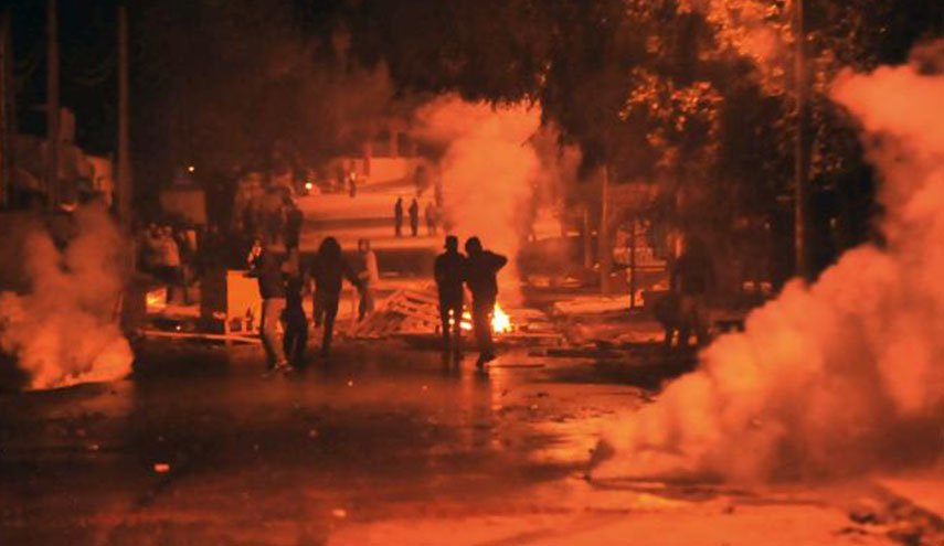 تجدد الاحتجاجات والمواجهات في تونس لليوم السادس على التوالي