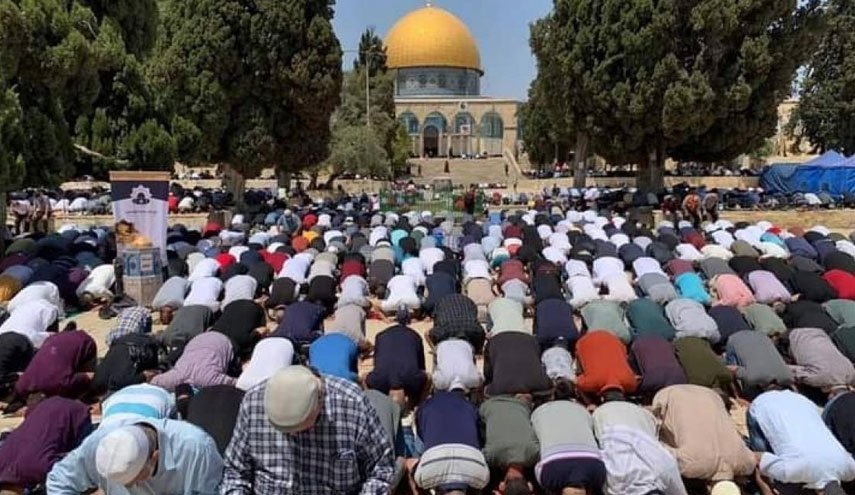 ده ها هزار فلسطینی نماز جمعه را در اقصی برگزار کردند