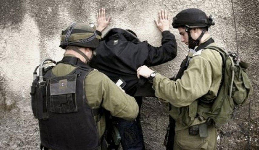 الاحتلال يعتقل فلسطينيين اثنين في الخليل أحدهما من ذوي الإعاقة 