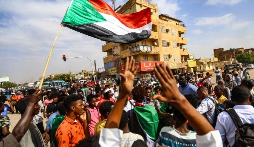 قوات مدربة تواجه بتشكيلات عسكرية مسلحة أثناء الاحتجاجات في السودان